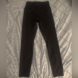 ALO Yoga Women's Black Capri Leggings